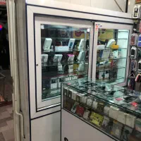 ویترین و صندلی موبایل فروشی