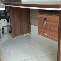 میز اداری و صندلی چرخ دار اداری کاملا نو