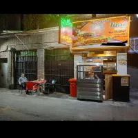 مغازه ساندویچی بر اتوبان اهنگ