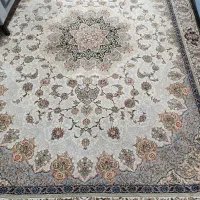 دوتا قالی یکی ۹متری و یکی ۴ متری