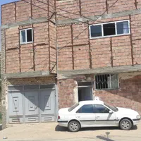 خانه نوساخت دو طبقه در طبقه اول مستاجر هست