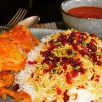 زرشک پلو با مرغ غذای خانگی