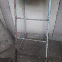 چهارپایه فلزی محکم