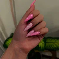 خدمات کاشت ناخن با ژل با تخفیف ۵۰ درصد