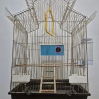 قفس پرنده همراه با وسایل جانبی