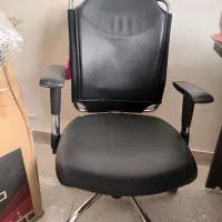 صندلی حرفه ای کار و میز کار