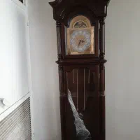 ساعت ایستاده کنار سالن نو وسالم چوب