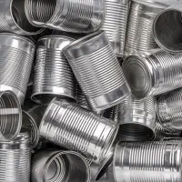 تعدادی قوطی خالی