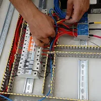 برقکار تابلو برق سینی کاری کابل کشی اتصالی|خدمات پیشه و مهارت|شیراز, گل سرخ|دیوار