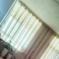پرده نو و تمیز با تیکه های بسیار زیاد