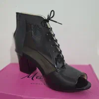 کفش مجلسی|کیف، کفش، کمربند|نی‌ریز, |دیوار