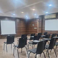 اجاره سالن همایش/ ساعتی روزانه و غیره/معالی آباد|اجارهٔ کوتاهمدت دفتر کار و فضای آموزشی|شیراز, فرهنگ شهر|دیوار