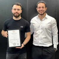 آرایشگر حرفه ای مردانه در منزل و محل کار