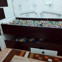 یک عدد تخت کشویی دونفر با همراه کمد