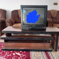 میز تلویزیون با تلویزیون