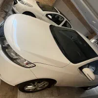 سراتو مدل ۹۴ بی رنگ