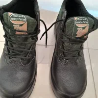 یک جفت کفش ایمنی مردانه پاتن سایز ۴۲ استفاده نشده