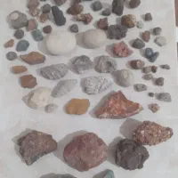 مقداری سنگ از کوه پیدا کردم
