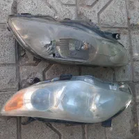 دو عدد چراغ جلو ماشین تویتا کرولا