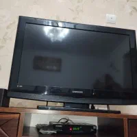 تلویزیون ۳۲ اینچ سامسونگ ال سی دی به همراه میز|تلویزیون و پروژکتور|تهران, وحیدیه|دیوار