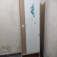 کمد کشویی هم داره.