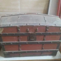 صندوق قدیمی|کلکسیون اشیاء عتیقه|لاهیجان, انقلاب|دیوار