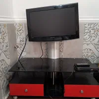 تلویزیون و میز و دیجیتال