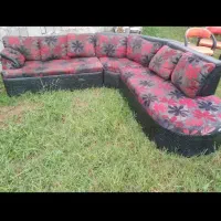 مبل و کتیبه پرده