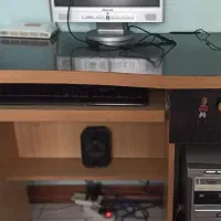 میز کامپیوتر در حد نو