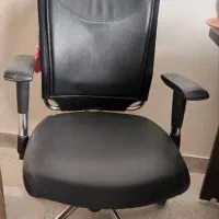 صندلی اداری نیلپر مدل مدل Oct 7120  چرمی پارچه ای