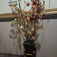 شاخه های گل وگلدان