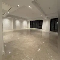 ۱۸۷ متر**فول دیزاین و طراحی**۲ پارکینگ سندی