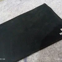 کیبورد و موس و پارچه زیر موس حالت چسبندگی دارد