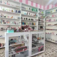 ویترین لوازم ارایشی ایوان