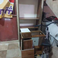 کتابخانه و میز تحریر