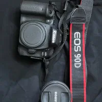 دوربینCanon 90D با لنز کیت ۱۳۵-۱۸ در حد نو باجعبه