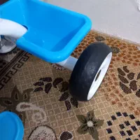 سه چرخه|اسباب‌بازی بچه|رشت, لاکان|دیوار