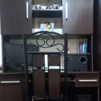 میز کامپیتور وکتابخانه