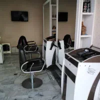 این مغازه با وسایل به اجاره داده می شود
