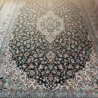 تعدادی فرش شش متری و نه متری