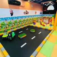 منشی و خاله خانه بازی فقط عصر