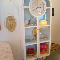 بوفه بزرگجا دار چهار طبقه ساعت دار ۷ تومان