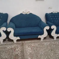 مبل هفت نفره با یه عددمیز بزرگ