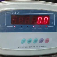 مسئول فروش خانم بازنشسته