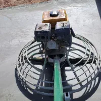 بتن ریزی با ماله پروانه