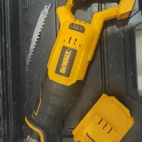 اره افقی بر دیوالت اصلی