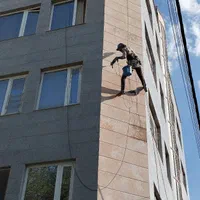 کار در ارتفاع باطناب.تعمیرات نما.پیچ رولپلاک نانو|خدمات پیشه و مهارت|زنجان, |دیوار