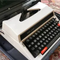 ماشین تایپ فارسی با کیف اصلی ژاپن|کلکسیون اشیاء عتیقه|فولادشهر, مسکن مهر فولادشهر|دیوار