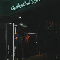 طراحی و ساخت انواع تابلو نئون به صورت تخصصی|ریسه و چراغ تزئینی|آبادان, |دیوار