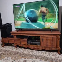 میز تلویزیون تمیز در حد نو